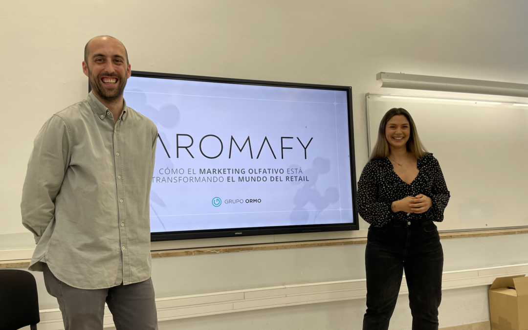 Marc, co-fundador de Aromafy, y Carla Galbas, directora de marketing de Grupo Ormo, imparten una masterclass en dos másters UB